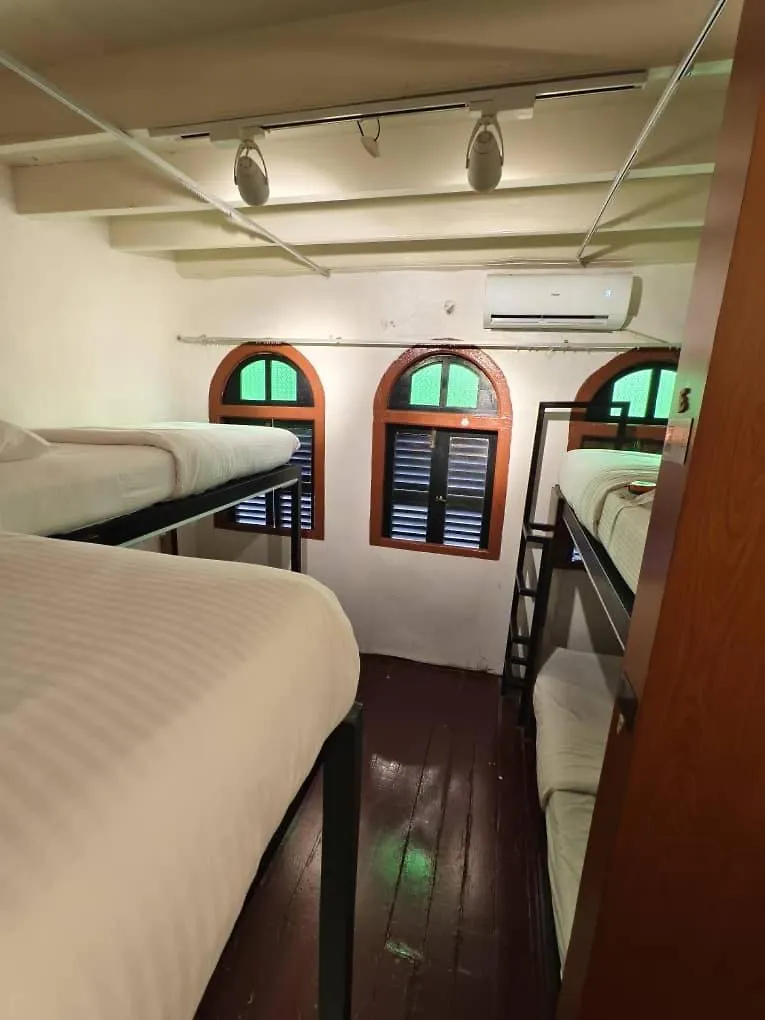 Red Inn Court George Town Hostel